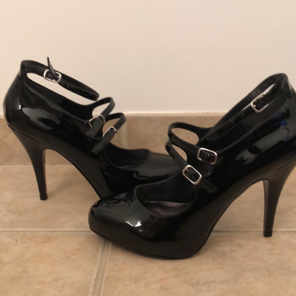 Leather, Steve Madden heel. Brand new w/ box!